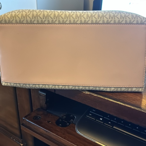 Michael Kors tote bag. First photo stock but rest are actual bag. - Picture 8 of 8